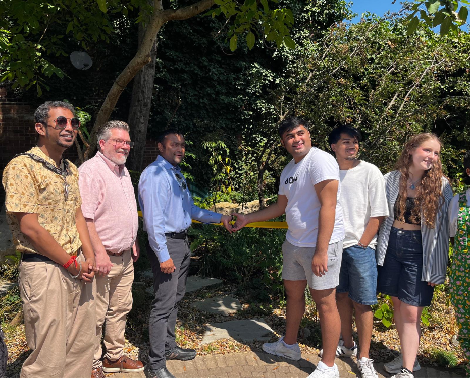 Mayor Forhad Hussein, James Asser MP and Deputy Chair of Newham Council Rohit Das Gupta, and three local young people open the Fords Park community garden.
